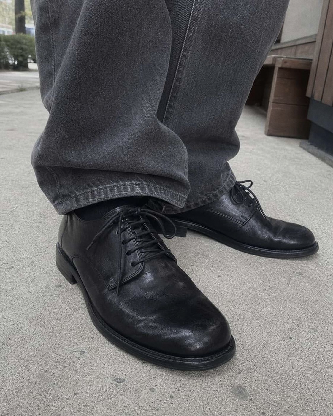 Legacy Black Derby detail 50