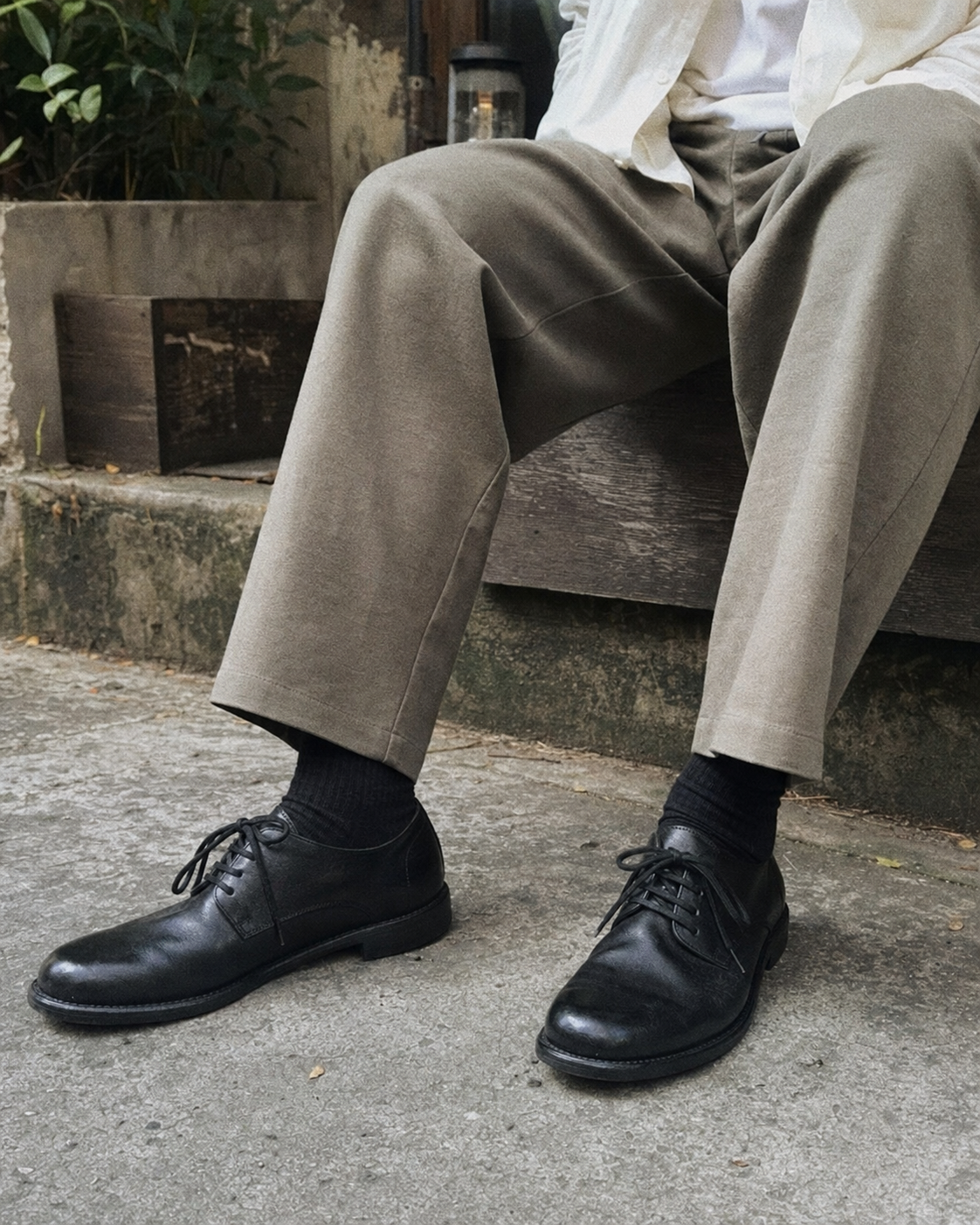 Legacy Black Derby detail 36