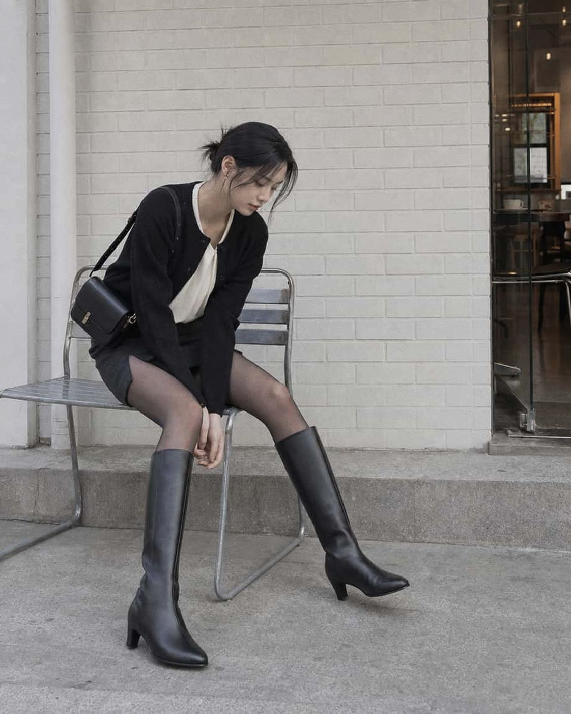Classic Calf Boots Black detail 24