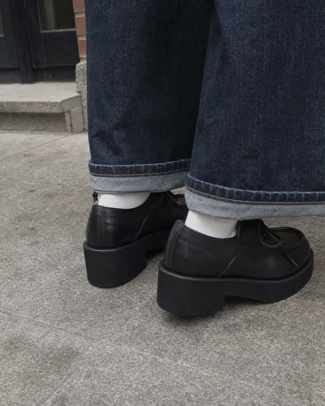 Lyon Black detail 62