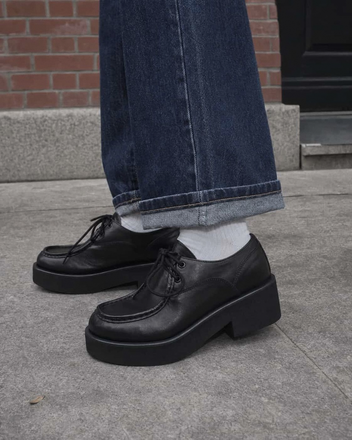 Lyon Black detail 64